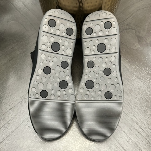 Bzees Tempo Women's Slip-on Sneaker Boots (WIDE) - Picture 4 of 11